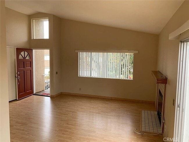 Building Photo - 543 Springbrook N
