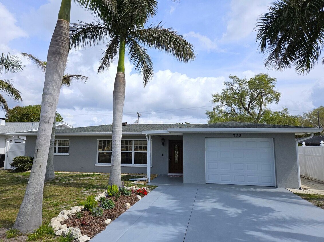Primary Photo - Annual Unfurnished Pool Home on the Island...