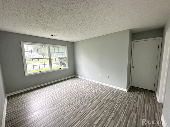 Building Photo - 610 Edpas Rd