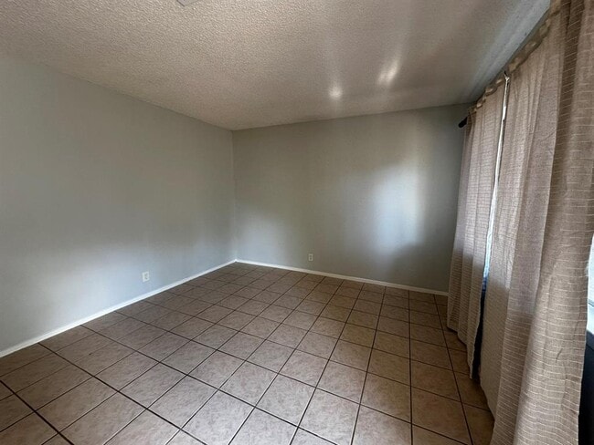 Building Photo - 310 Craigmont Dr