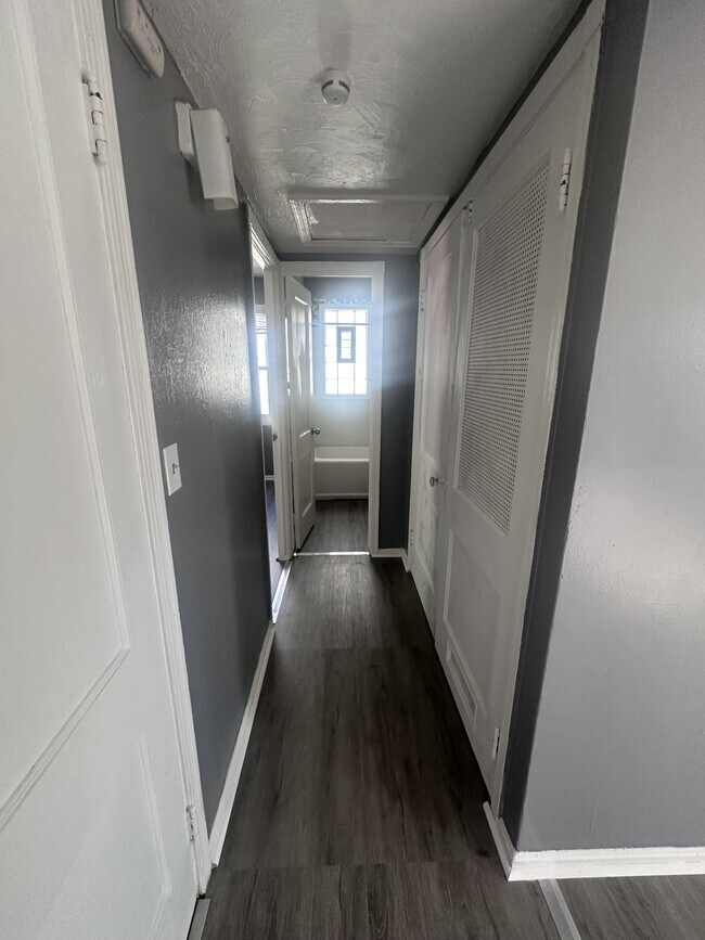 Foto del edificio - 16313 Clearview Ave