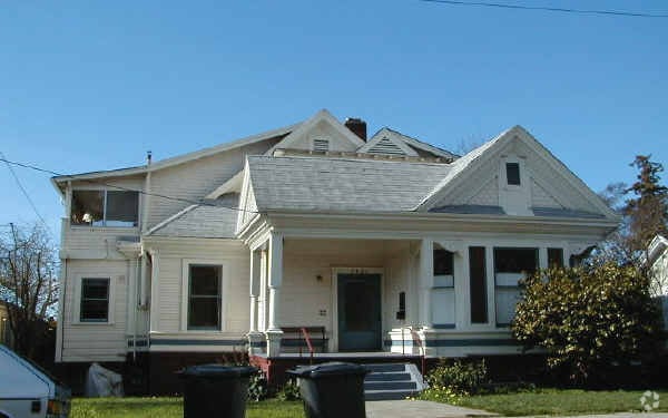 Building Photo - 1426 Spruce St