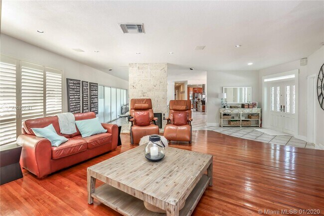 Foto del edificio - 1050 S Southlake Dr