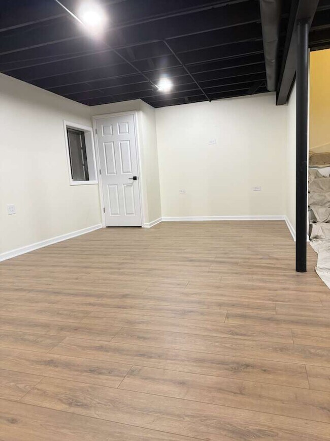 Building Photo - 1640 Hilton Head Dr