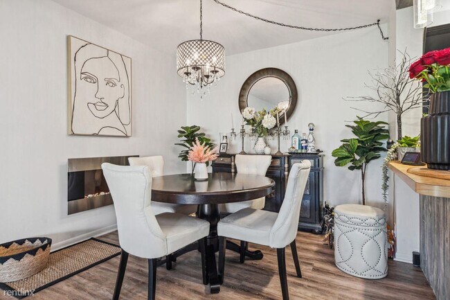 Foto del edificio - 2 br, 2 bath House - 811 Sky Pine Way Apt E1