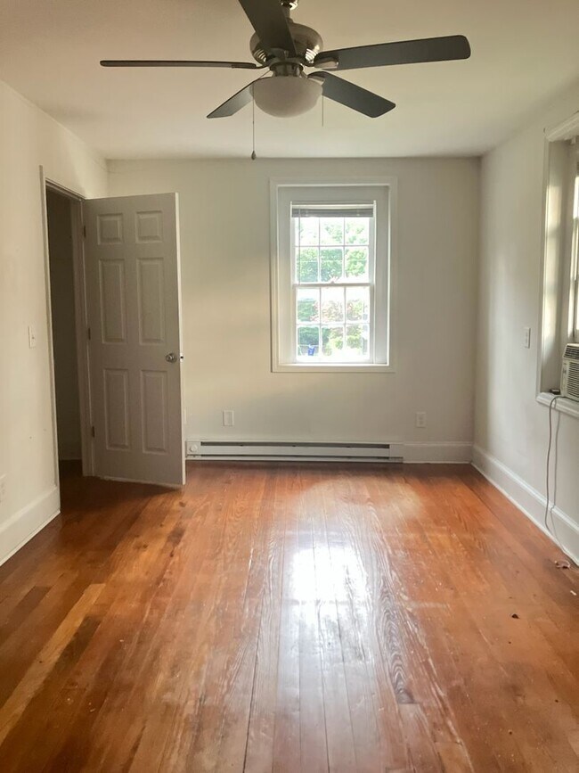 Building Photo - 3 Bedroom, 2 Bath House in the Grid walking distance to ECU