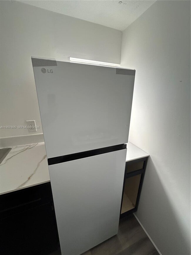 Building Photo - 11942 N Branch Rd