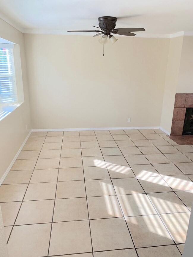 Building Photo - Spacious Townhome in Quiet Community w/ Pool