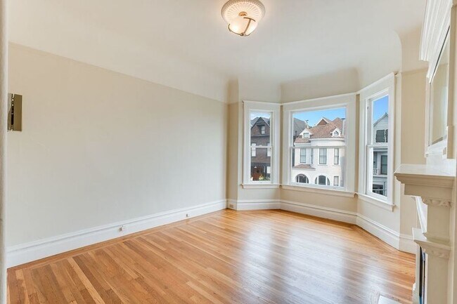 Foto del edificio - Top Floor Presidio Heights 1BD/1BA. On-sit...