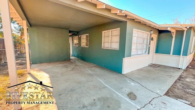 Building Photo - 2703 Center St