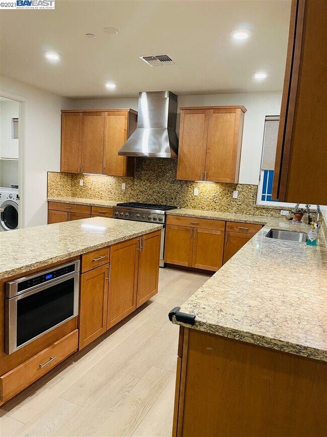 Building Photo - 554 Santa Maria Terrace
