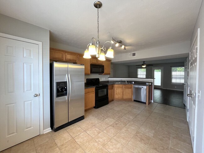 Building Photo - Great townhouse for rent in Murfreesboro!