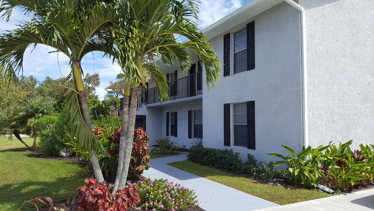 Foto principal - 792 SW Gardens Blvd