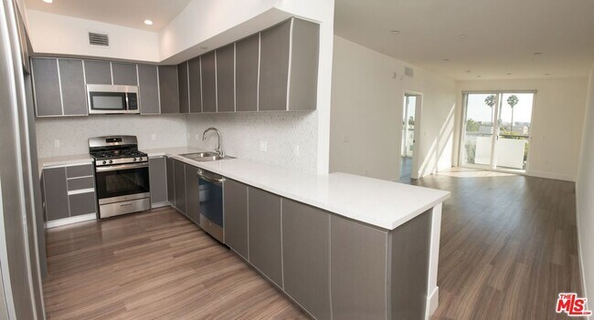 Foto del edificio - 3618 Dunn Dr