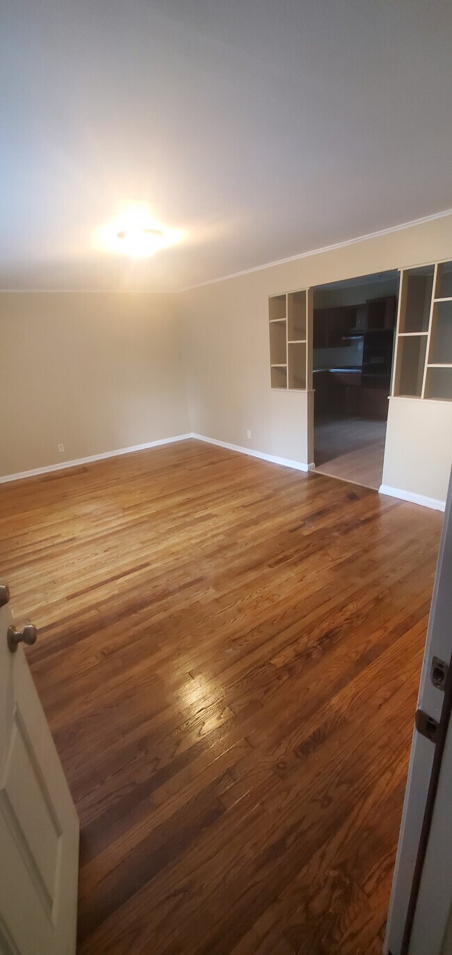 Living room - 52 Valley St
