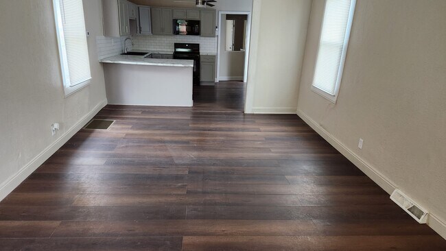 Foto del edificio - 9604 Gentry Ave
