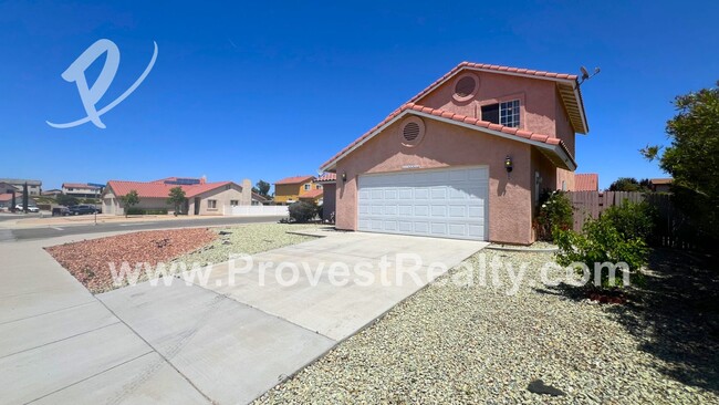 Building Photo - 3 Bed, 2.5 Bath Home with Downstairs Prima...