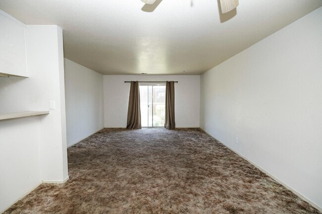 Foto del edificio - 1580 N Denair Ave