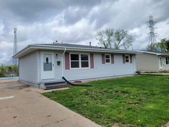 Building Photo - Marion 3 Bedroom 1 bath. Updated!