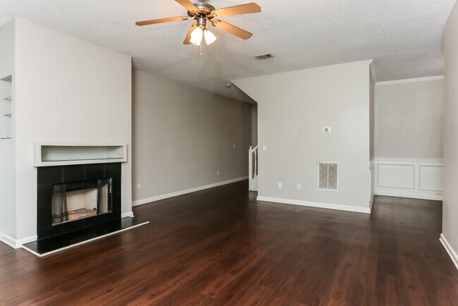 Foto del edificio - 182 Stillwood Dr