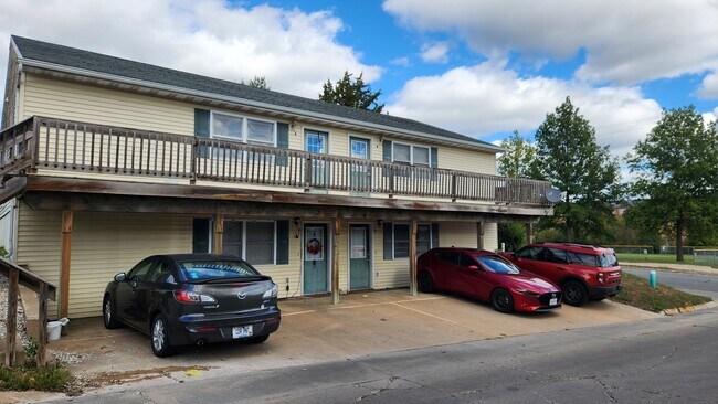 Building Photo - 1008 S First St