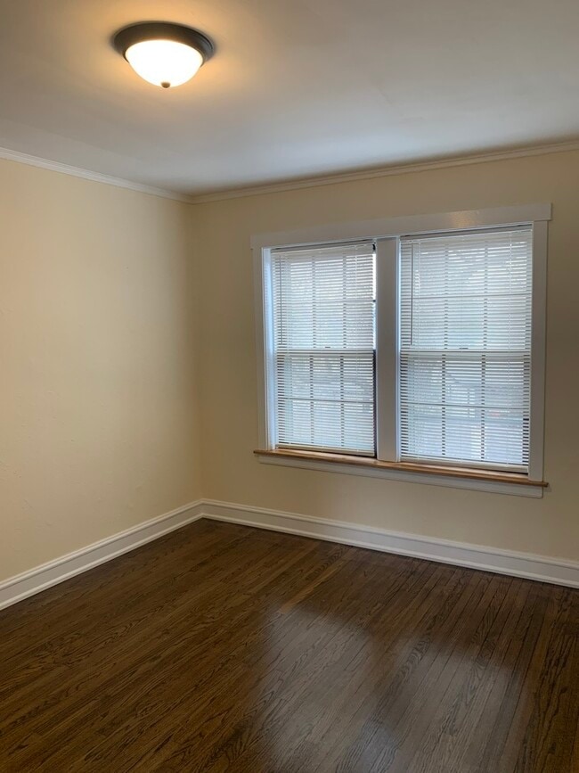 Building Photo - 7647 W Ibsen St