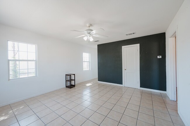 Foto del edificio - 1322 N Lincoln Ave