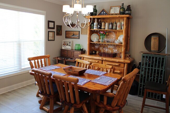 Foto del edificio - Gorgeous 4BR/3BA Home on the Pond in Fiddler's Cove with a great view of the fountain.