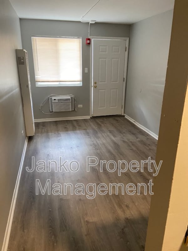 Foto del edificio - 3341 Commercial Ave