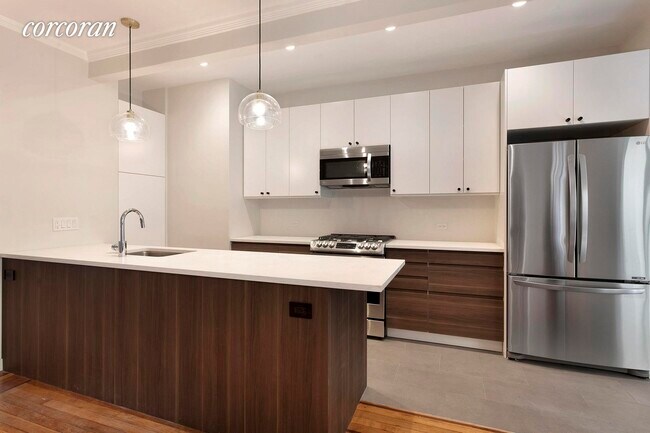 Building Photo - 634 3rd St