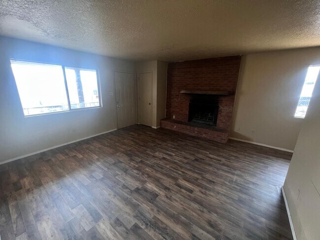 Building Photo - 301 Dunes Pl SE
