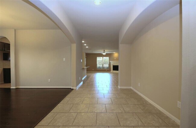 Building Photo - 5815 Creek Crossing Ct