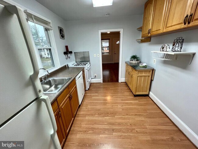 Foto del edificio - 3712 Lawrence Ave