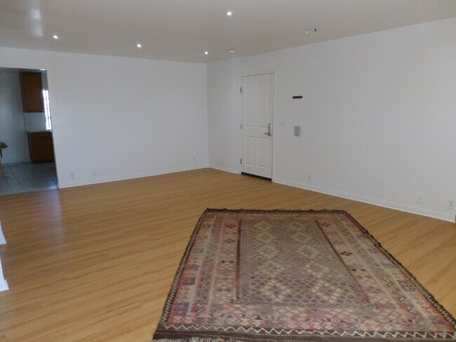 Building Photo - 2206 Brenta Pl