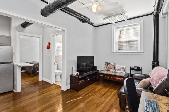 Foto del edificio - 604 W Addison St