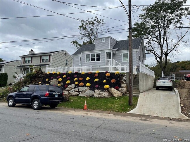 Building Photo - 439 Oakwood St