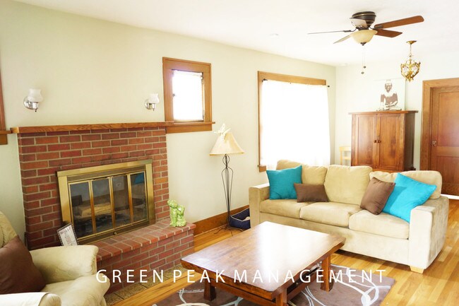 Building Photo - 1985 S Corona St