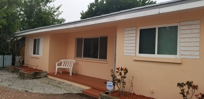 Building Photo - unfurnished 2 bed 2 bath house