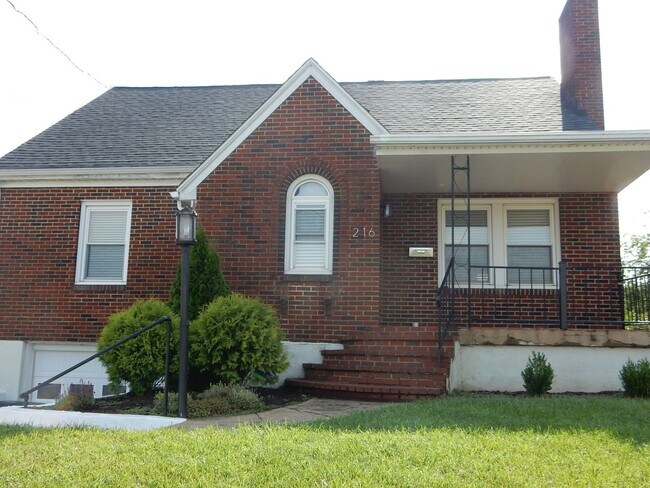 Foto del edificio - 3 BR home with fantastic location in the h...