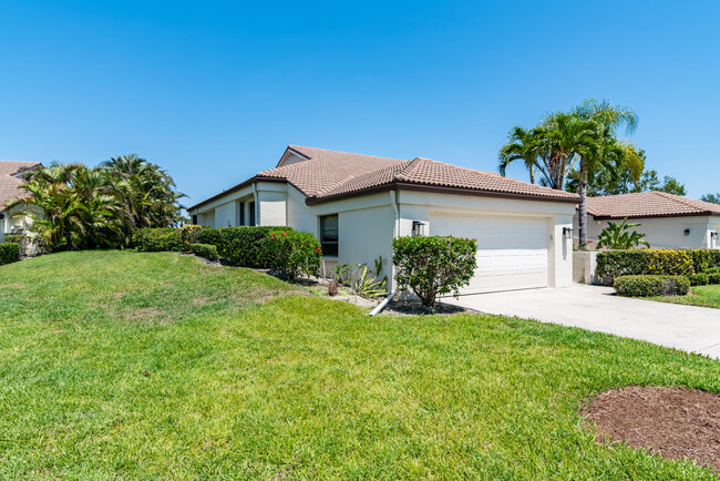 Building Photo - 6001 Forest Villas Cir