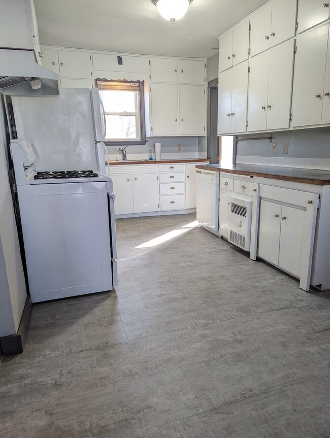 Building Photo - 1015 E Gorham St