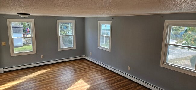 Building Photo - 978 Cilley Rd