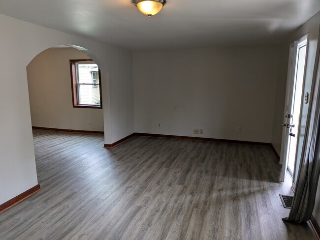 Foto del edificio - 84 Western Ave