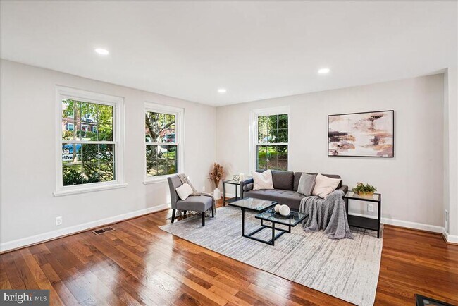 Foto del edificio - 4642 31st Rd S