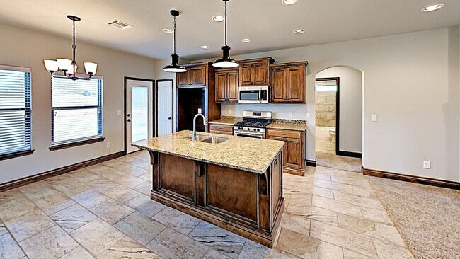 Building Photo - Very Nice 4 Bedroom Home in Mustang Schools!