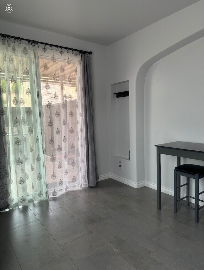 Foto del edificio - 9233 Canter Ln