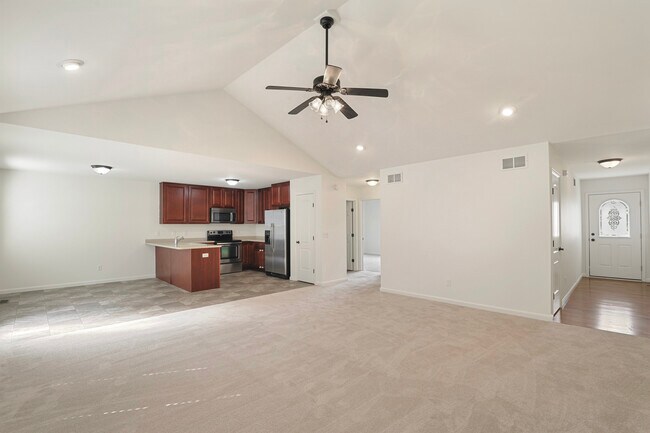 Foto del edificio - 76 Amy Ave