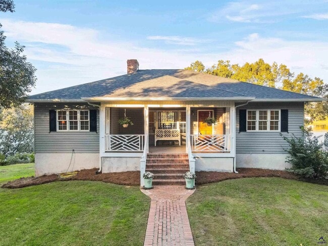 Building Photo - 154 Mossland Dr