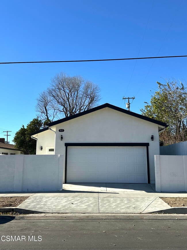 Building Photo - 8515 Vanalden Ave
