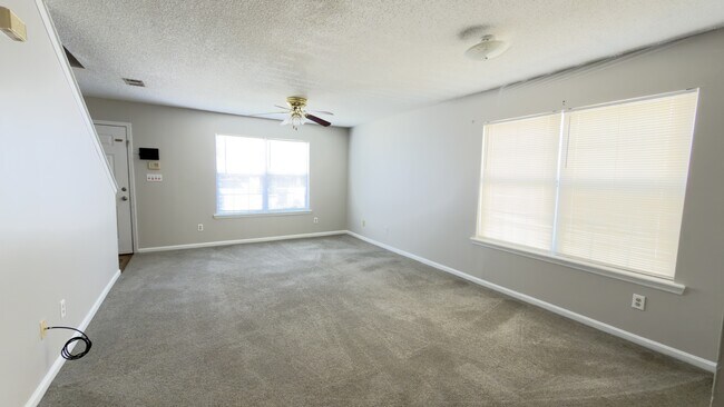 Foto del edificio - 339 Brookfield Rd